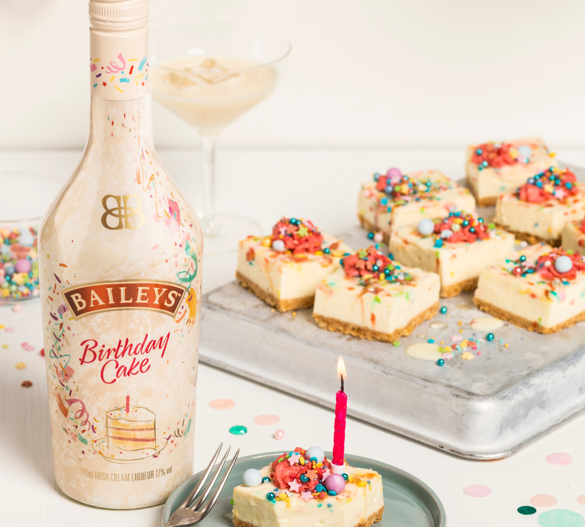 Resepti: Baileys Birthday Cake -juustokakkupalat | Hartwall